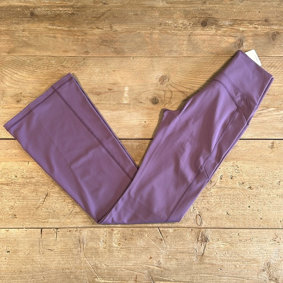 NWT- (30” SHORT)Fabletics Oasis Pureluxe HW Pocketed Kick Flare -PURPLE MYSTIQUE - Picture 3 of 12